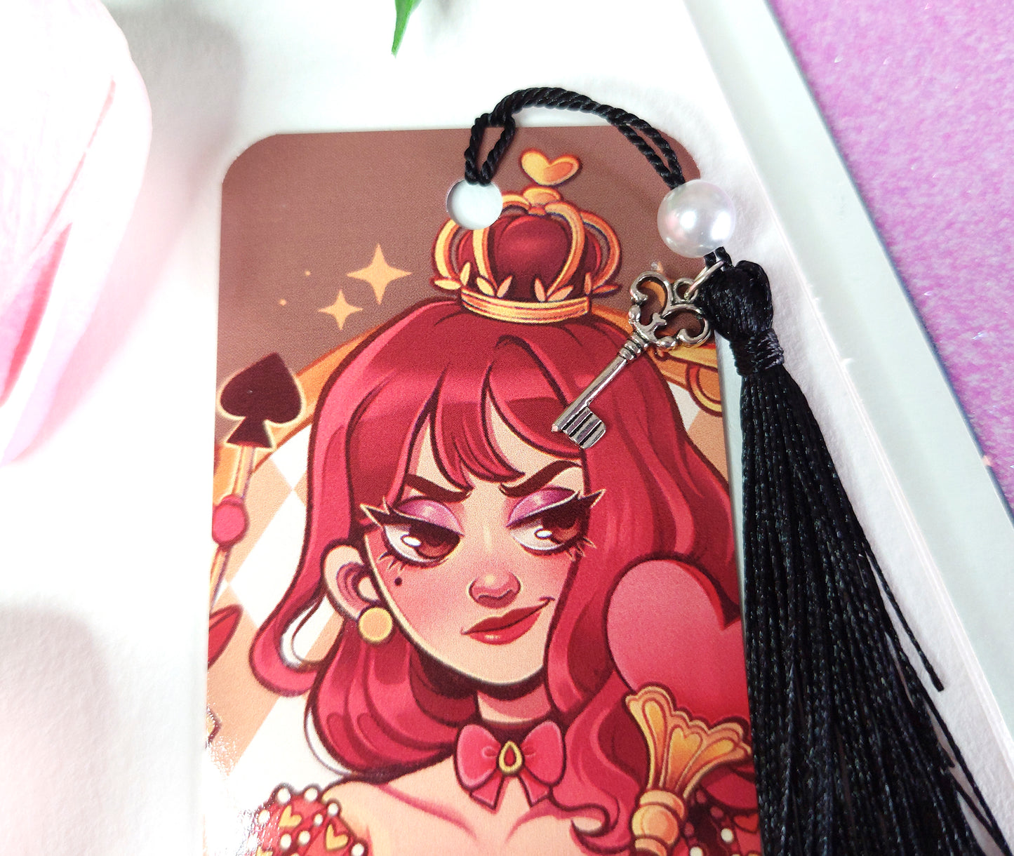 Queen of hearts \\ Bookmark